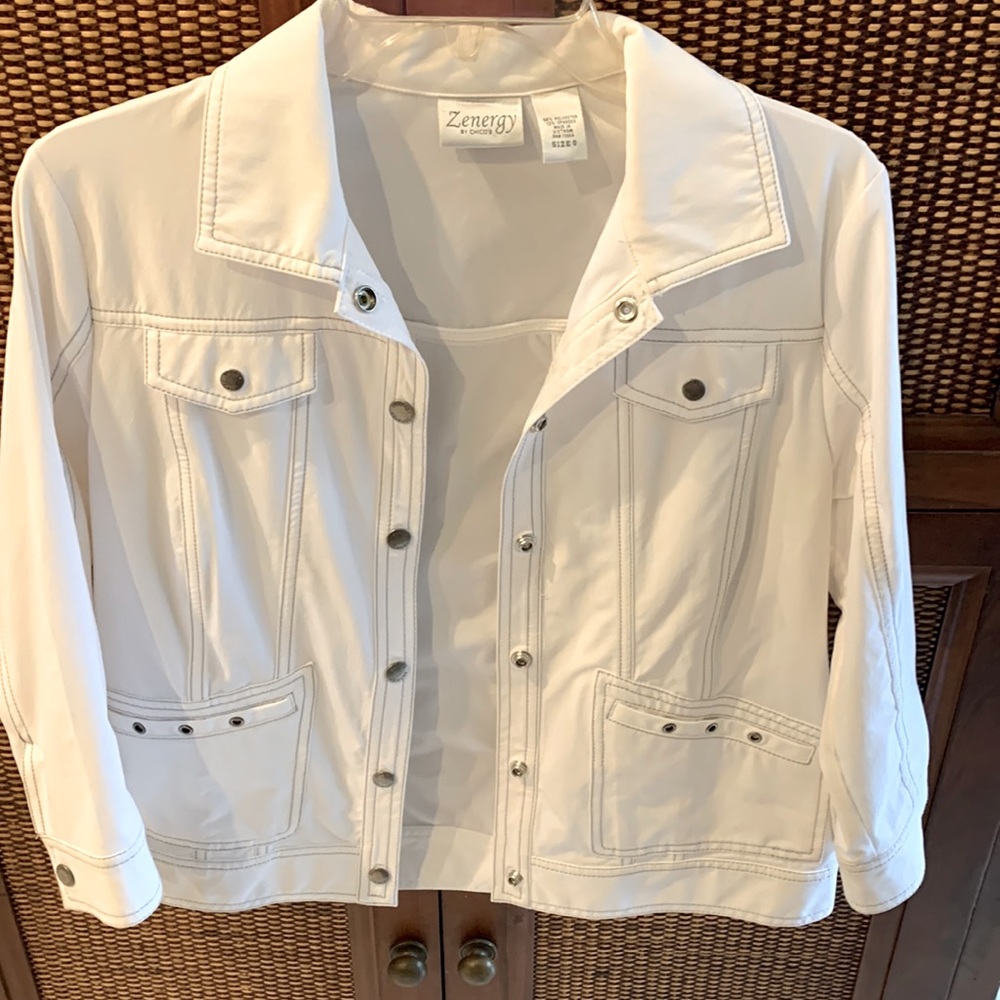 Cute white jacket for summer, versatile
